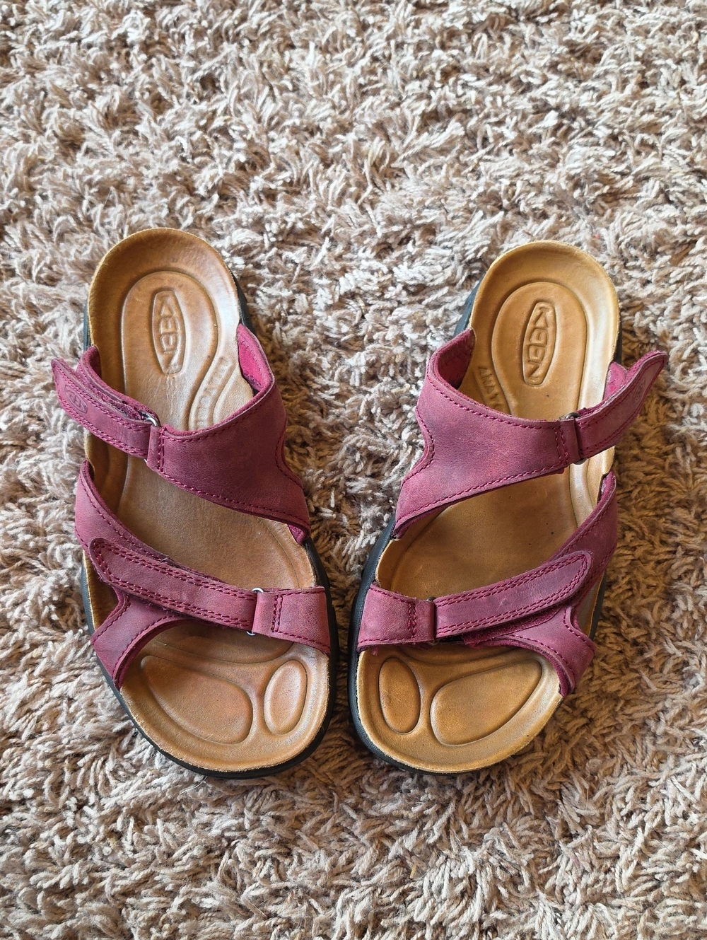 KEEN Women's Wine/Burgundy Leather Slide Sandals Size 8 Or 38.5
